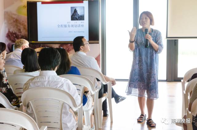 教育行业的沙龙活动现场,做最好的自己成就最美的教育讲座