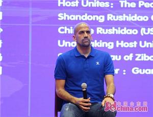 阿根廷足球名将贝隆体验蹴鞠文化,足球运动员贝隆