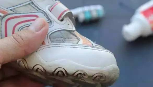 小白鞋的清洁妙招如何清洗小白鞋,小白鞋怎样清洗