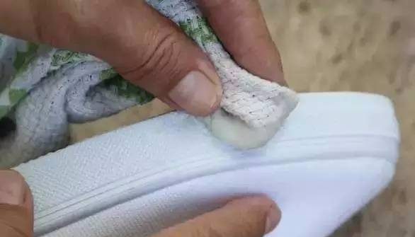 小白鞋的清洁妙招如何清洗小白鞋,小白鞋怎样清洗