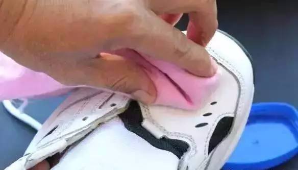 小白鞋的清洁妙招如何清洗小白鞋,小白鞋怎样清洗