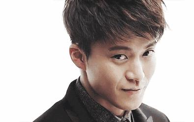 挖鼻孔的男人长相,挖鼻孔的男人