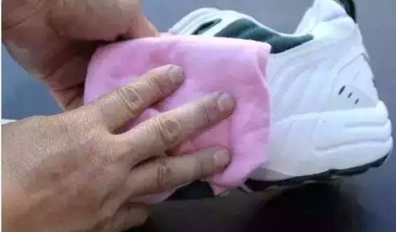 小白鞋的清洁妙招如何清洗小白鞋,小白鞋怎样清洗