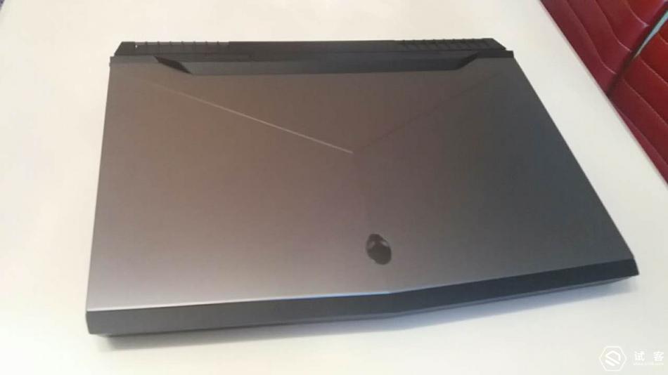 外星人m17r4顶配深度评测,戴尔外星人i718寸顶配红开箱