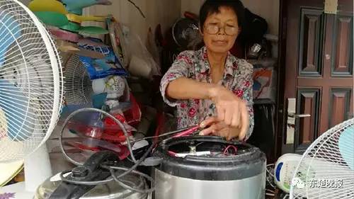 厉害！这位乐观豁达的黄石大妈成功抗癌6年，做完手术后还在街头修家电