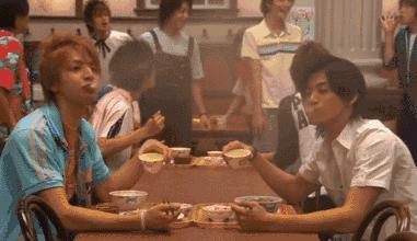 挖鼻孔的男人长相,挖鼻孔的男人