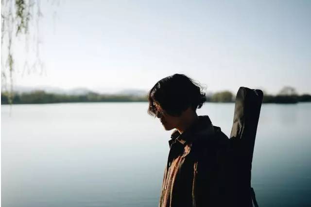 黄雨篱专访丨平凡之中生出的苔原