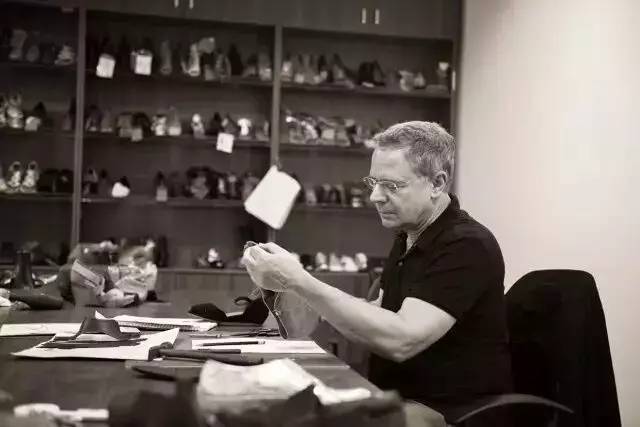 比高跟鞋还洋气的平底鞋,欧美新款超高跟鞋短靴厚底