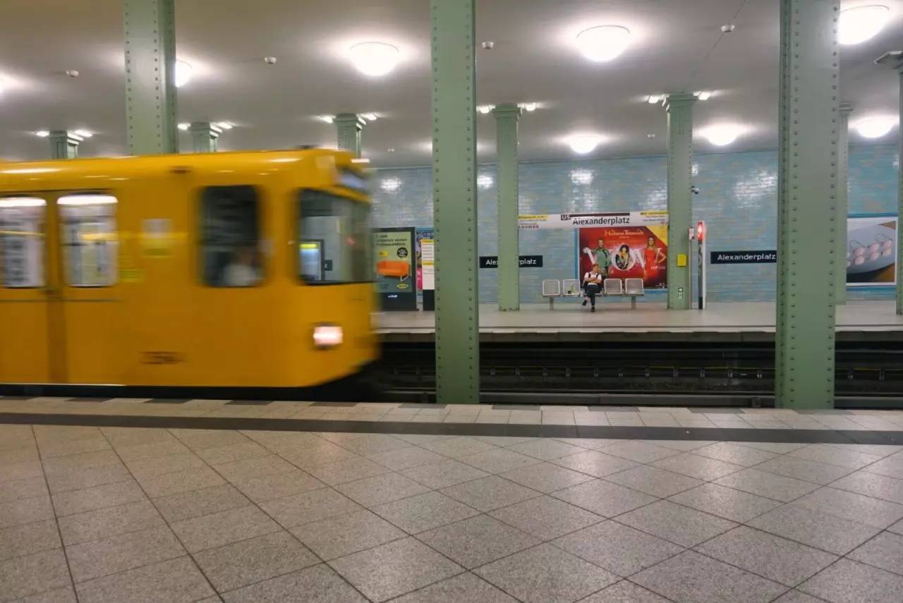 横跨9000公里，我独自拖着行李箱来到了柏林