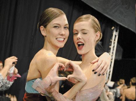 休闲九分裤搭配运动鞋好看吗,直筒九分裤怎么搭配运动鞋