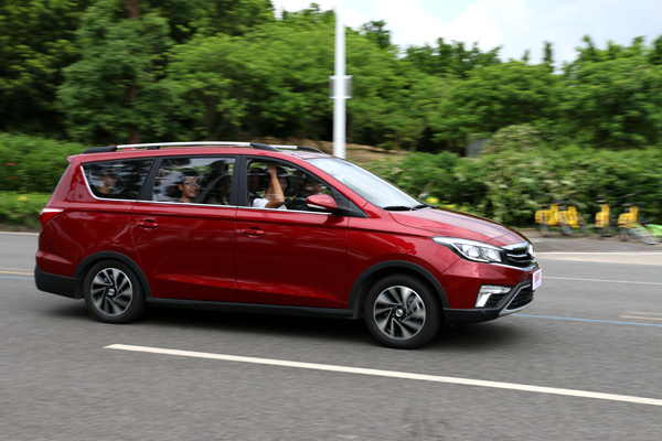 欧尚a800试驾视频,mpv长安欧尚a800视频