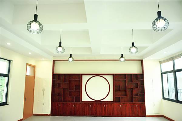 这所小学不仅拥有无敌湖景，还有一个滨江历史博物馆