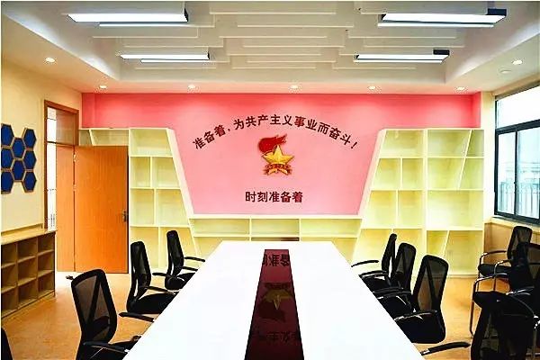这所小学不仅拥有无敌湖景，还有一个滨江历史博物馆