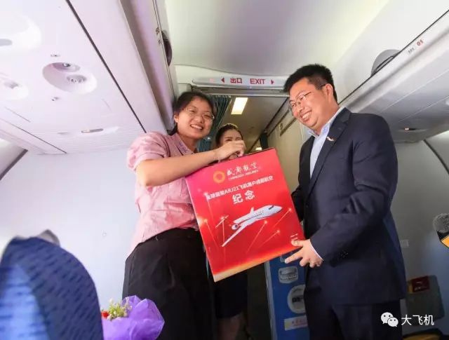 会开飞机的机器人,会开飞机的建筑师