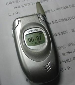 朋友圈被“10年前的手机”刷屏了，小布老泪纵横······