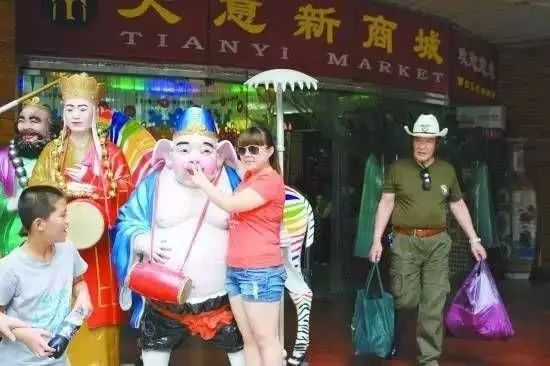 还能这样砍价？天意市场上演“最后的疯狂”｜陪你看新闻