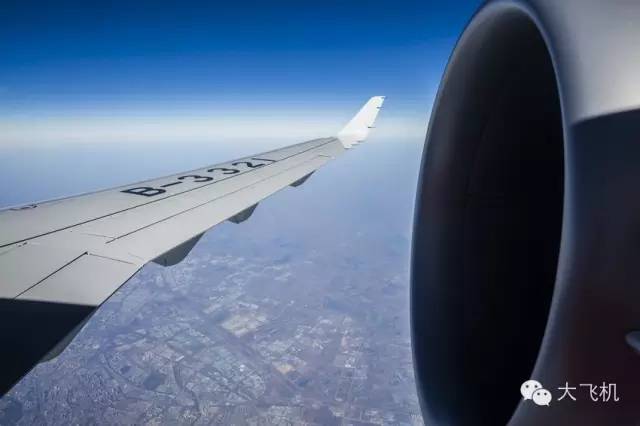 会开飞机的机器人,会开飞机的建筑师