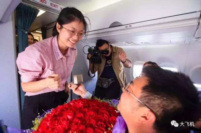 会开飞机的机器人,会开飞机的建筑师