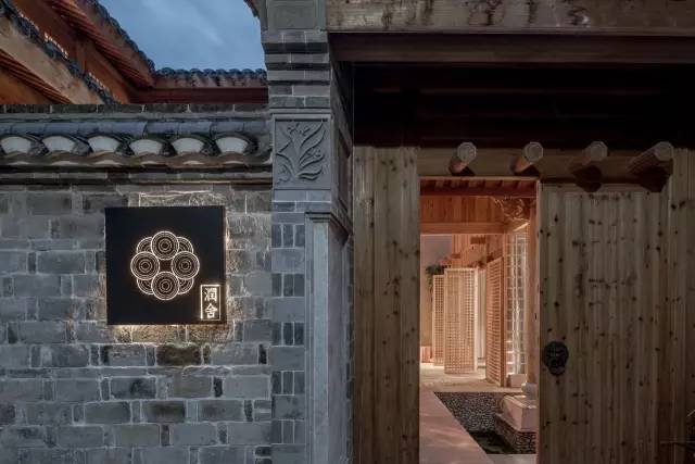 你绝对想不到，在一个唐朝古镇里，藏着大师王灏操刀的纯木客舍！