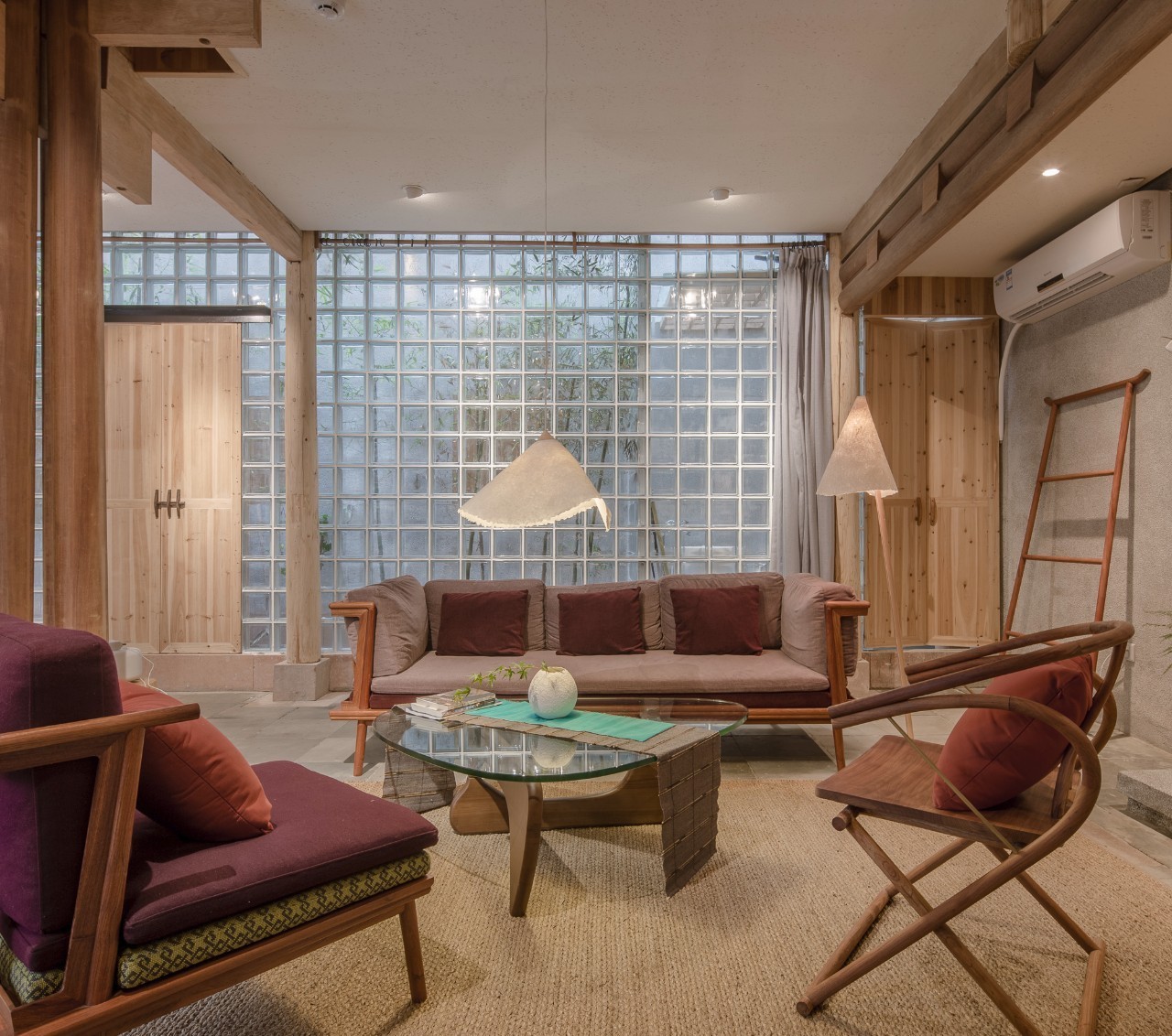 你绝对想不到，在一个唐朝古镇里，藏着大师王灏操刀的纯木客舍！