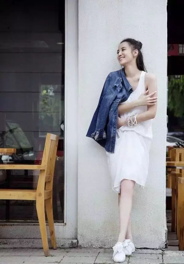 穿搭牛仔外套和风衣,穿搭层次感牛仔外套