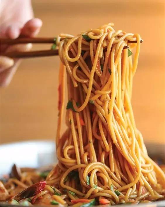 煮米饭时加点它，保住营养不粘锅，香的你不敢揭开锅