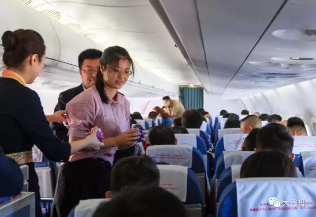 会开飞机的机器人,会开飞机的建筑师