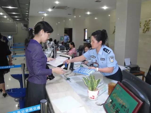 买了新车有新的牌照想用旧的,买新车可以挂回原来的旧牌照吗