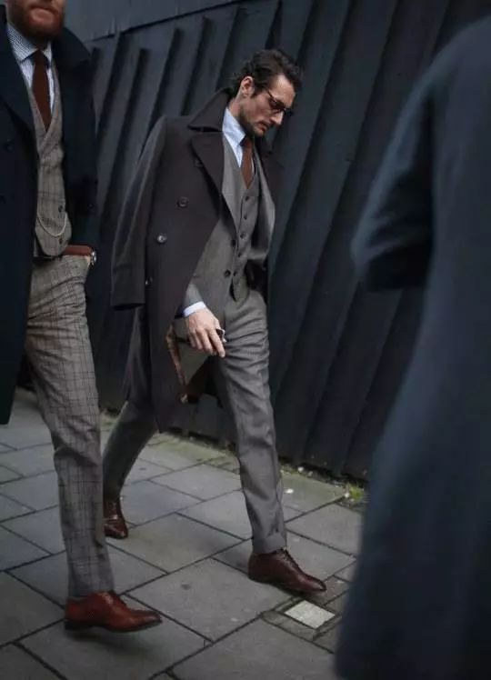 在姑娘眼中，你的鞋品决定了你的床品｜基本款