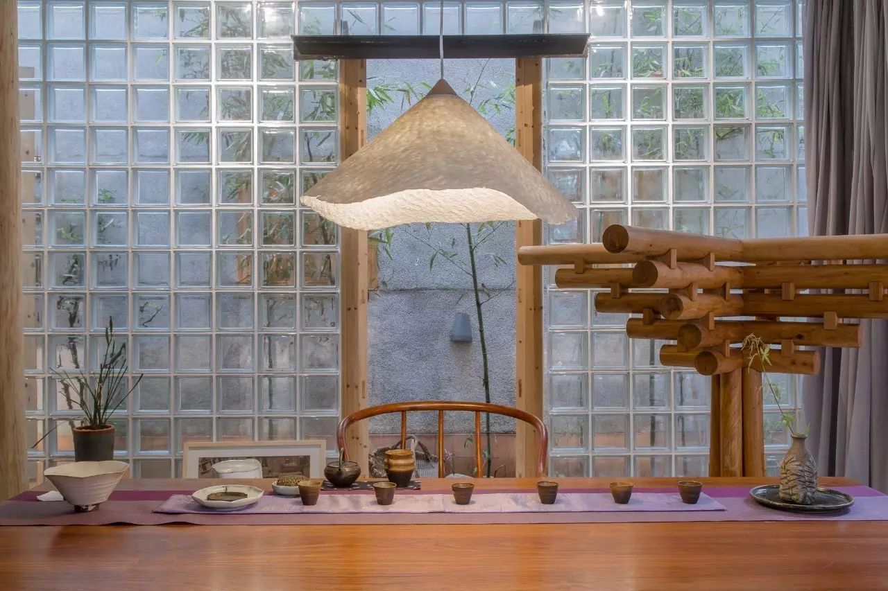 你绝对想不到，在一个唐朝古镇里，藏着大师王灏操刀的纯木客舍！