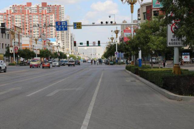 电子警察监控区域严禁变道和压线,电子警察和道路违法抓拍