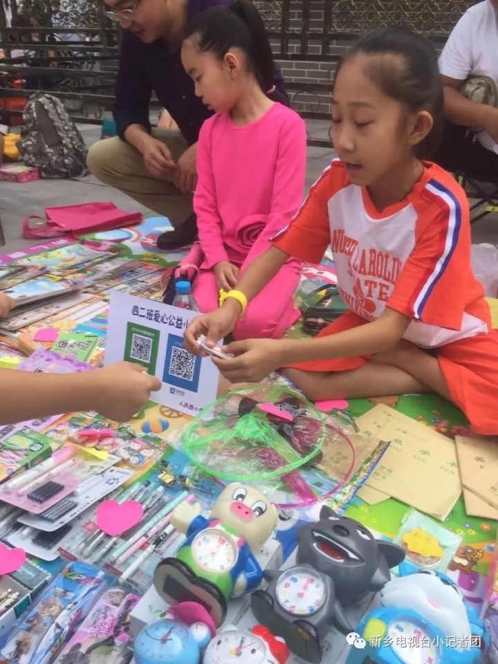 新乡跳蚤市场,新乡广播电视台小记者团收看