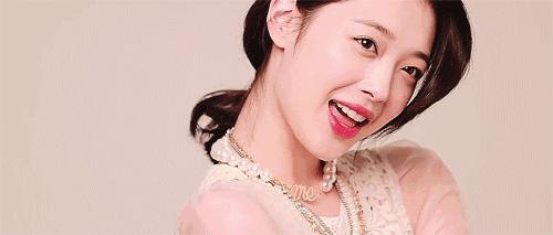 害怕浆果色涂完唇膏“血盆大口”？给你3招