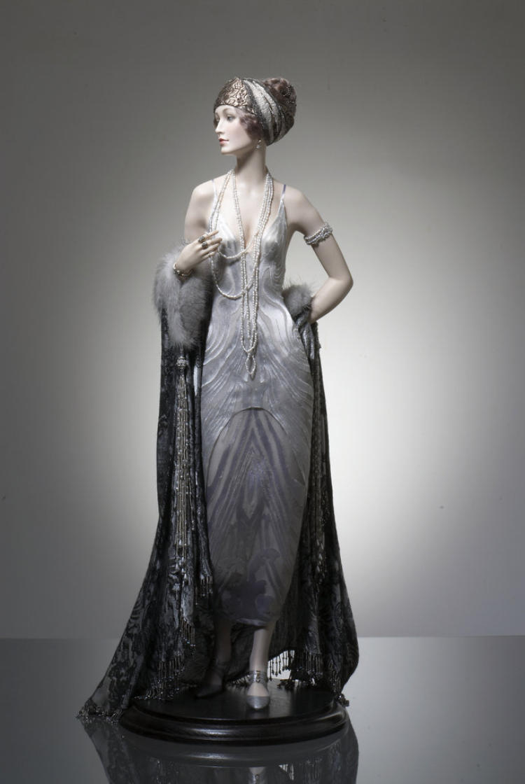 200万的人偶娃娃惊艳范爷订婚场！还有这些贵到流泪的手工美娃，你想买吗？！