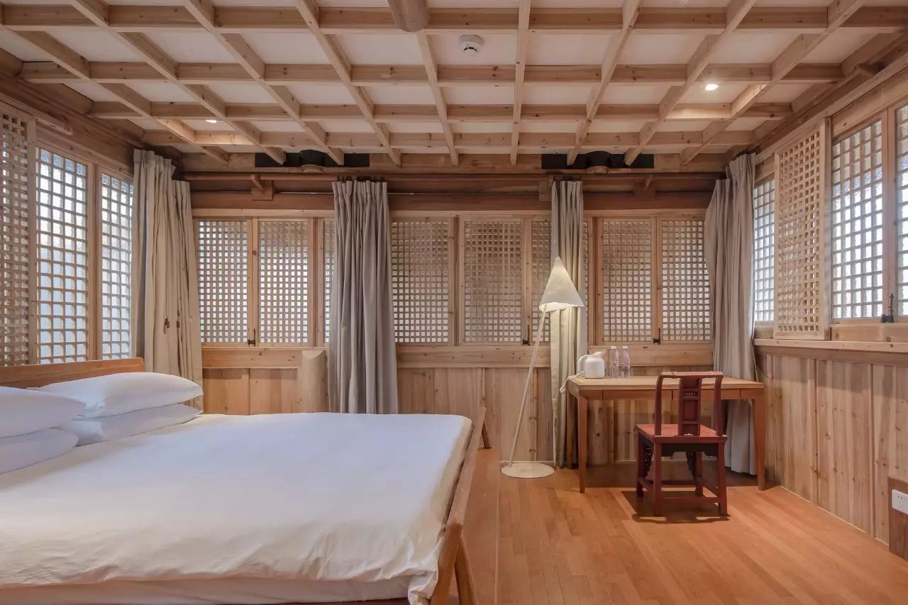 你绝对想不到，在一个唐朝古镇里，藏着大师王灏操刀的纯木客舍！