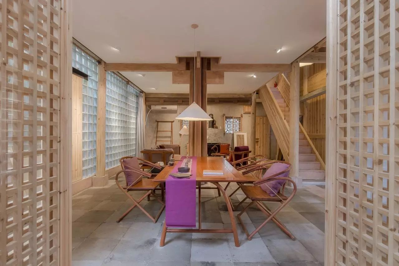 你绝对想不到，在一个唐朝古镇里，藏着大师王灏操刀的纯木客舍！