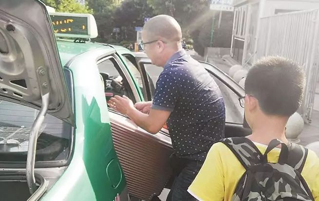 创城有变化为这些特写点赞,创城进行时打造优质服务窗口