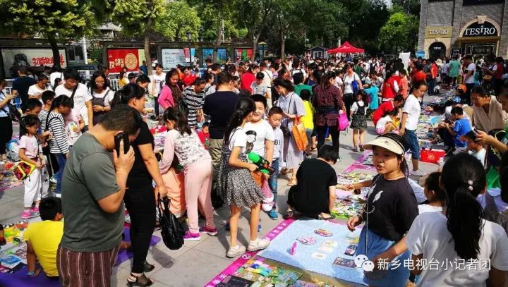 新乡跳蚤市场,新乡广播电视台小记者团收看