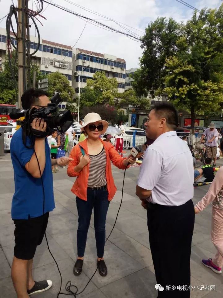 新乡跳蚤市场,新乡广播电视台小记者团收看