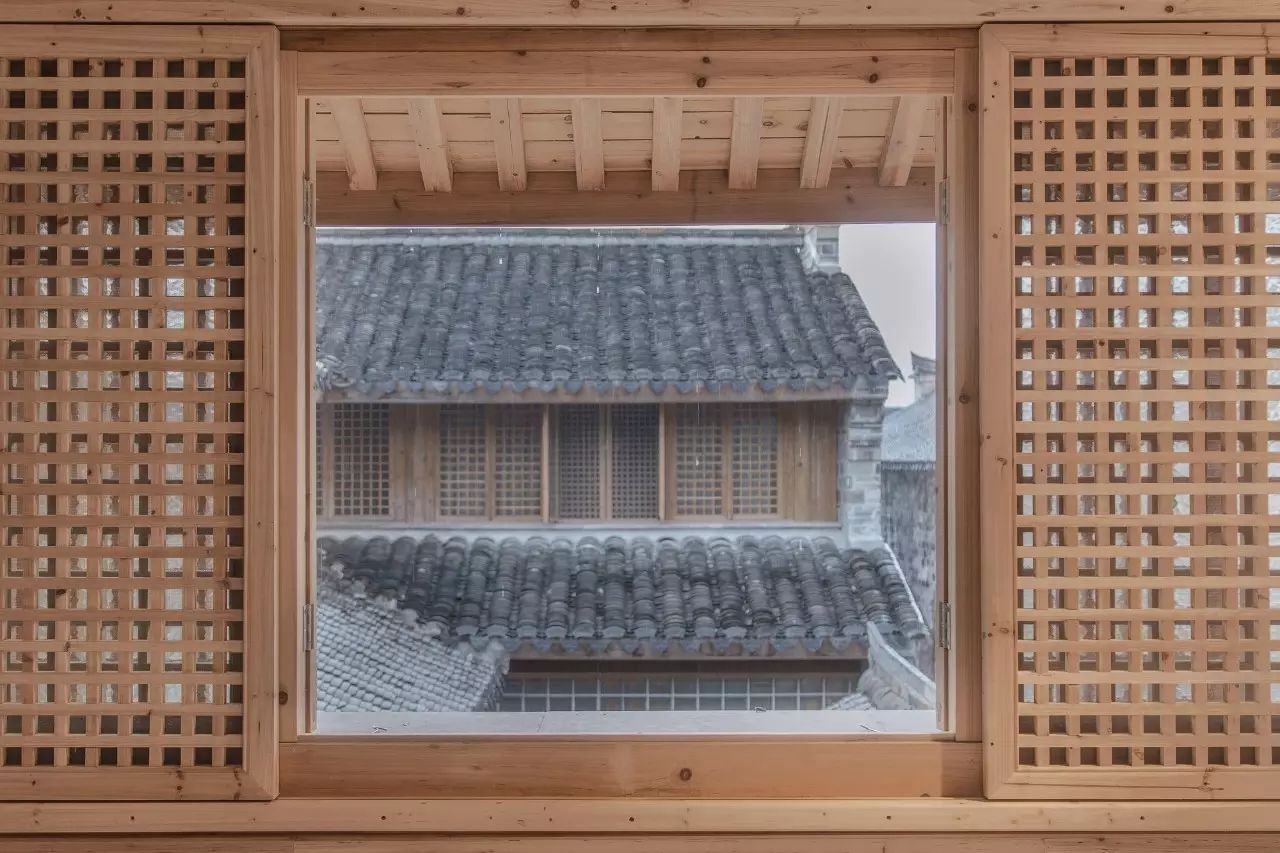 你绝对想不到，在一个唐朝古镇里，藏着大师王灏操刀的纯木客舍！