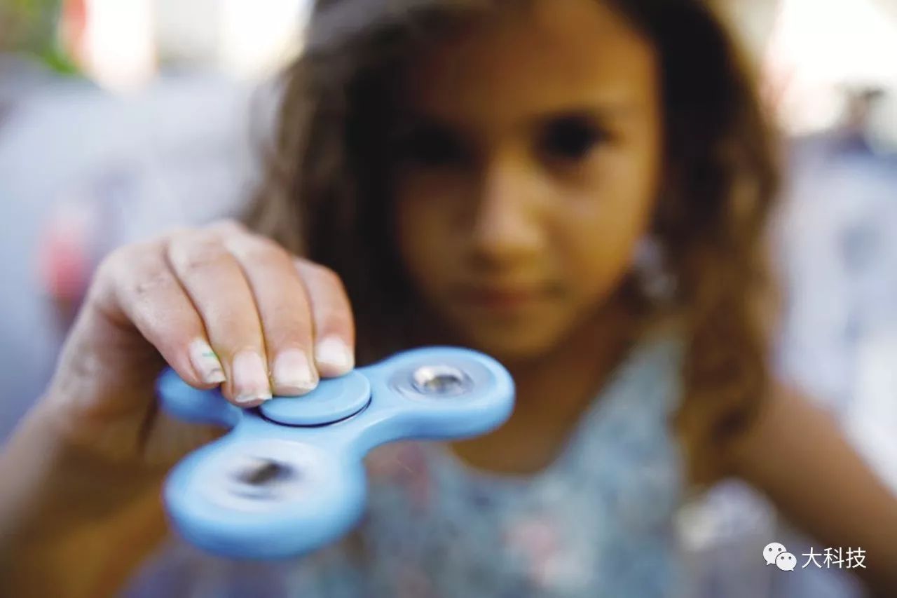 迷你颜色小陀螺,疯狂陀螺小游戏