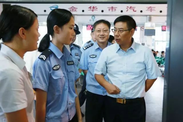 特别关注别人的生活什么心态,特别关注你生活的人