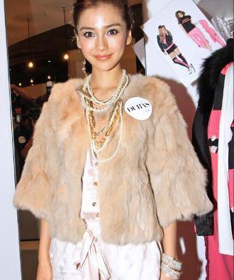 兔毛的正确清洗方法,兔毛皮草在家怎么清洗图