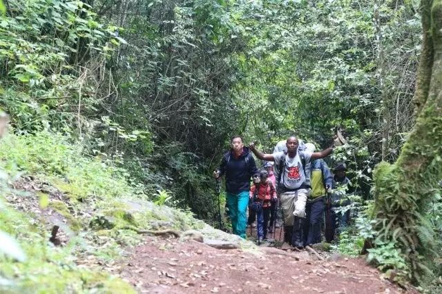 BLACKYAK牛人牛队｜登顶“非洲之巅”