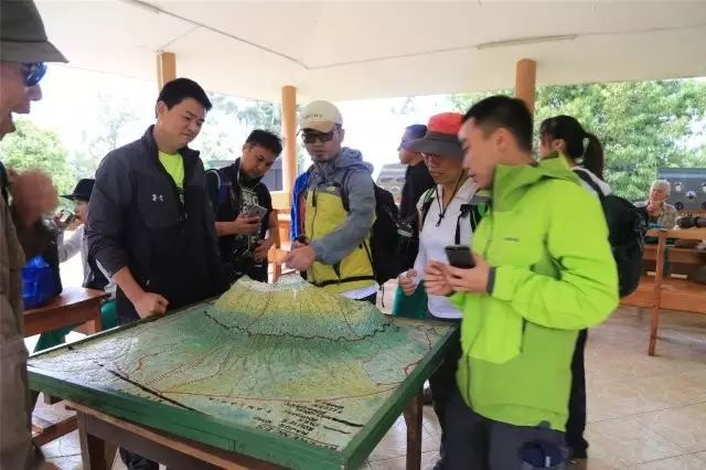 BLACKYAK牛人牛队｜登顶“非洲之巅”