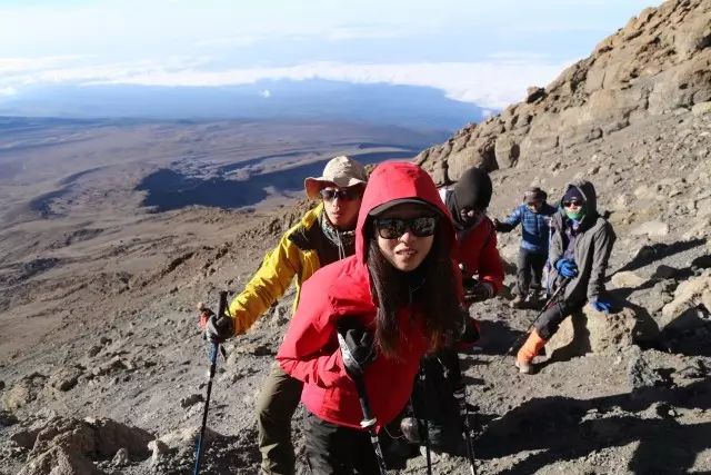 BLACKYAK牛人牛队｜登顶“非洲之巅”