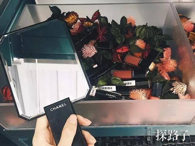 探门路丨价格堪比免税店！在这间「仓库」里居然还能买到断货口红！