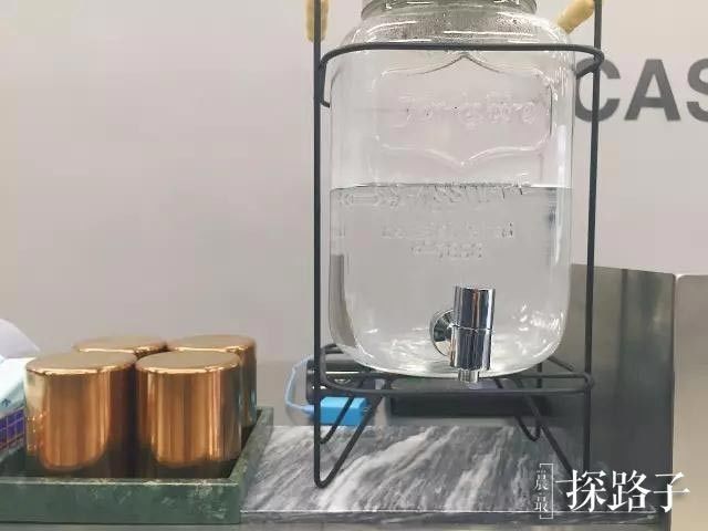 探门路丨价格堪比免税店！在这间「仓库」里居然还能买到断货口红！