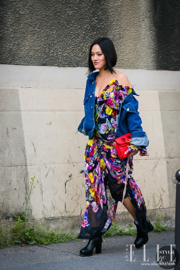 牛仔外套里穿什么,牛仔外套里穿什么比较好