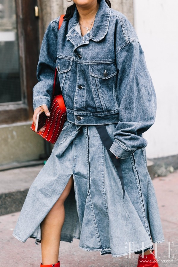 牛仔外套里穿什么,牛仔外套里穿什么比较好